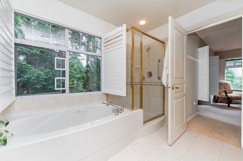 1174 Strathaven Drive, North Vancouver, BC 