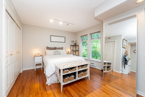 1174 Strathaven Drive, North Vancouver, BC 