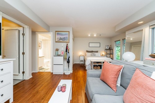 1174 Strathaven Drive, North Vancouver, BC 