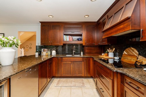 1174 Strathaven Drive, North Vancouver, BC 