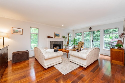 1174 Strathaven Drive, North Vancouver, BC 