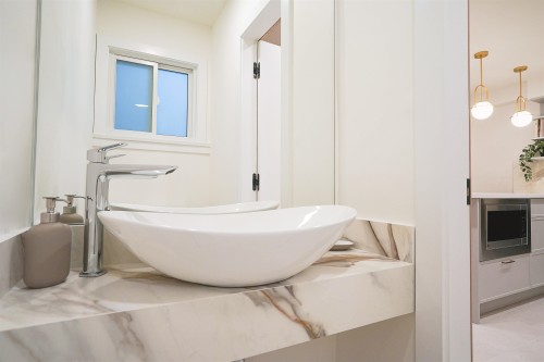 2078 Springer Avenue, Burnaby, BC 