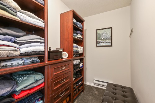 1076 Clements Avenue, North Vancouver, BC 