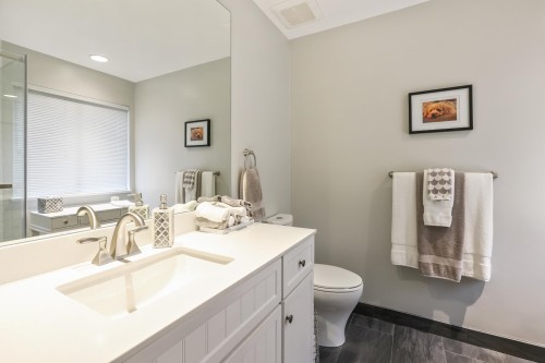 1076 Clements Avenue, North Vancouver, BC 