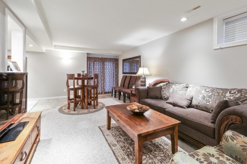 1076 Clements Avenue, North Vancouver, BC 