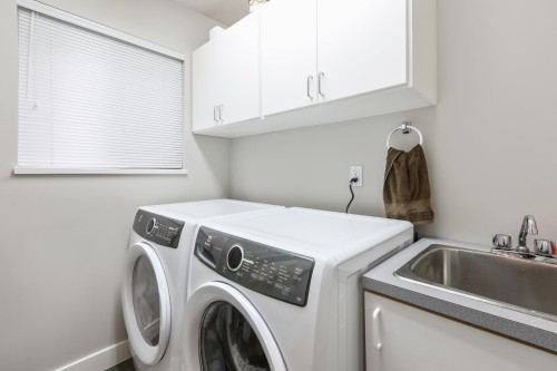 1076 Clements Avenue, North Vancouver, BC 