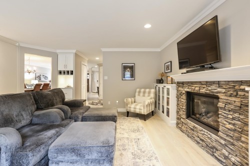 1076 Clements Avenue, North Vancouver, BC 