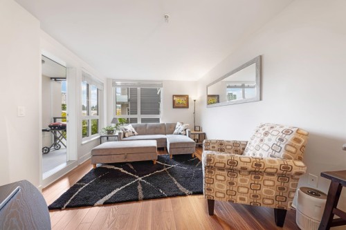 213-85 Eighth Avenue, New Westminster, BC 