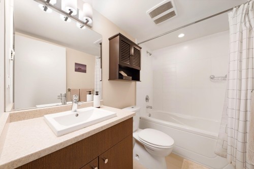 213-85 Eighth Avenue, New Westminster, BC 