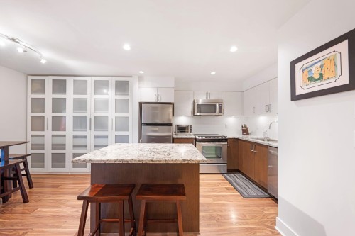 213-85 Eighth Avenue, New Westminster, BC 