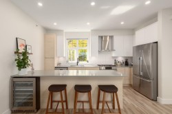 2272 St. George Street  Vancouver, BC V5T 3R2