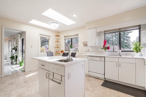 2940 Dresden Way, North Vancouver, BC 