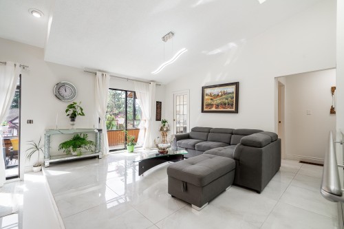 2940 Dresden Way, North Vancouver, BC 