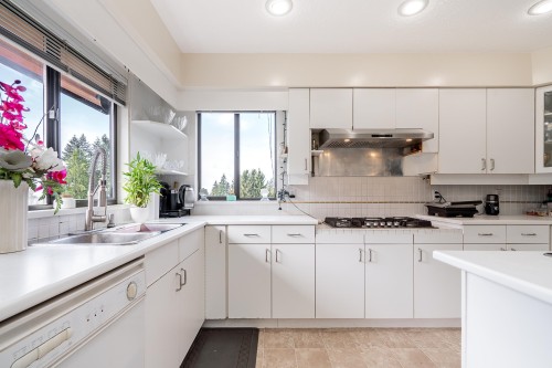 2940 Dresden Way, North Vancouver, BC 