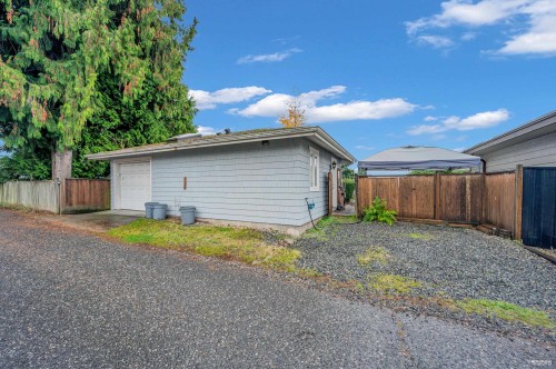 628 7Th Street E, North Vancouver, BC 