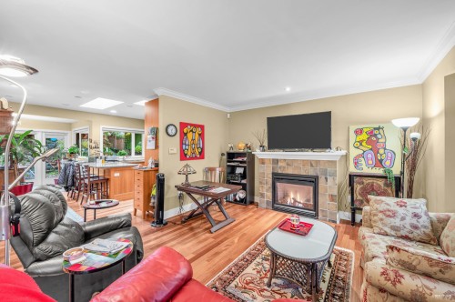 628 7Th Street E, North Vancouver, BC 