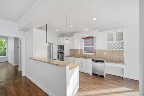 2411 George Street, North Vancouver, BC 