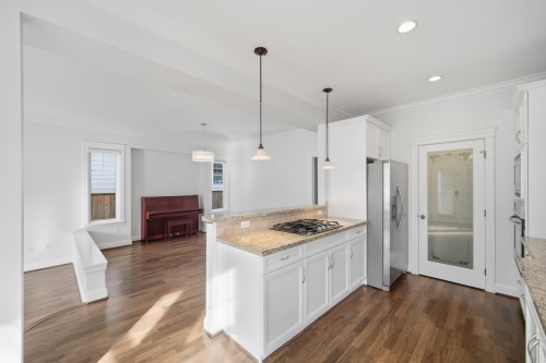 2411 George Street, North Vancouver, BC 