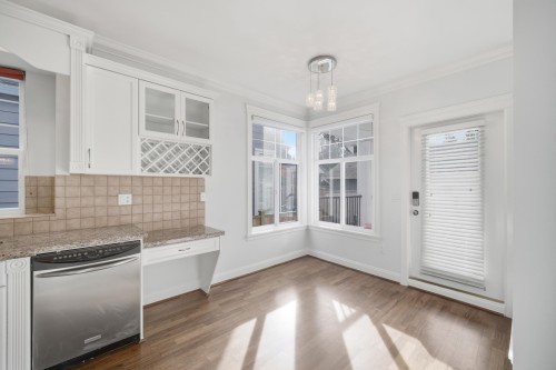 2411 George Street, North Vancouver, BC 