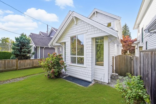 2411 George Street, North Vancouver, BC 