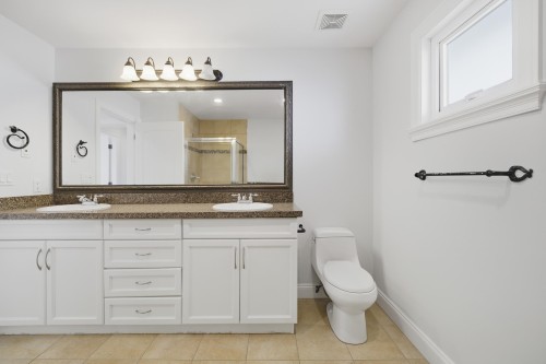 2411 George Street, North Vancouver, BC 