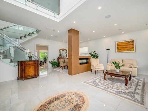 7268 Pandora Street, Burnaby, BC 