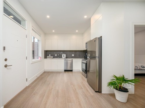 7268 Pandora Street, Burnaby, BC 