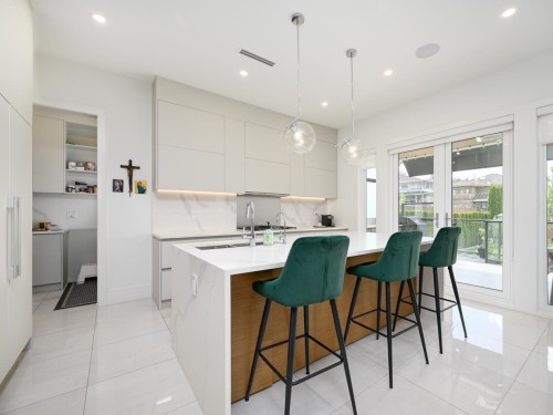 7268 Pandora Street, Burnaby, BC 