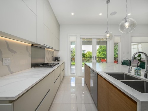 7268 Pandora Street, Burnaby, BC 