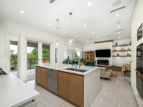 7268 Pandora Street, Burnaby, BC 