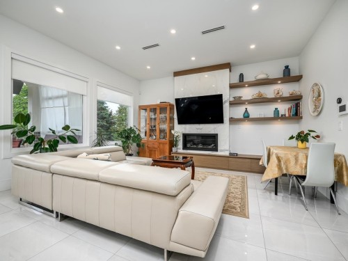 7268 Pandora Street, Burnaby, BC 