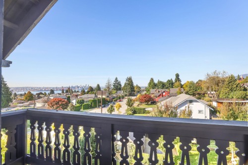 745 Grand Boulevard, North Vancouver, BC 