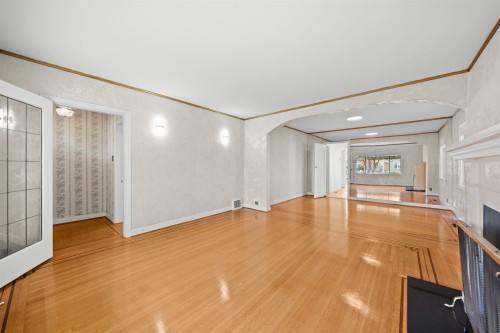 555 19Th Avenue W, Vancouver, BC 