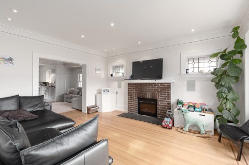 2988 Point Grey Road, Vancouver, BC 