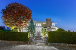 1197 Fulton Avenue  West Vancouver, BC V7T 1N4