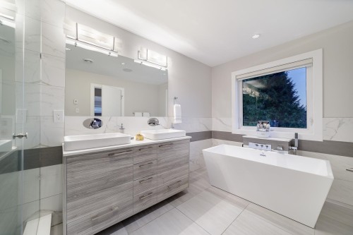 517 Granada Crescent, North Vancouver, BC 