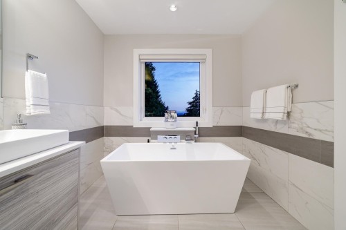 517 Granada Crescent, North Vancouver, BC 