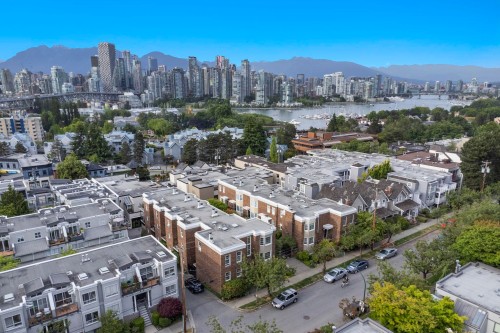 1365 7Th Avenue W, Vancouver, BC 