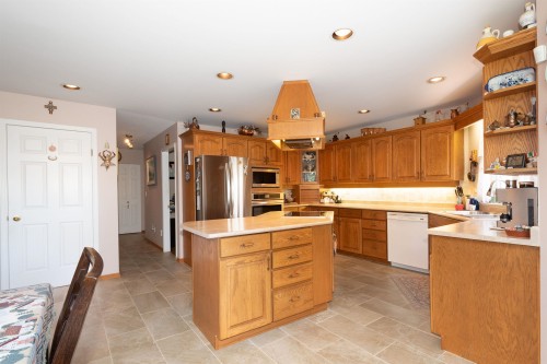 6440 Rosebery Avenue, West Vancouver, BC 