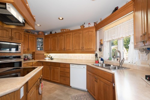 6440 Rosebery Avenue, West Vancouver, BC 