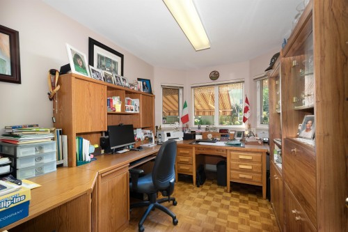 6440 Rosebery Avenue, West Vancouver, BC 