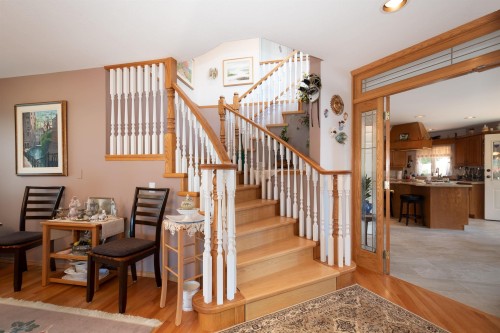 6440 Rosebery Avenue, West Vancouver, BC 