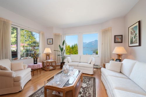 6440 Rosebery Avenue, West Vancouver, BC 