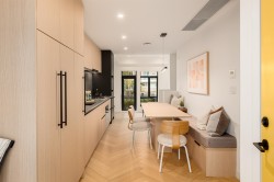 15-6778 Oak Street  Vancouver, BC V6P 0L2