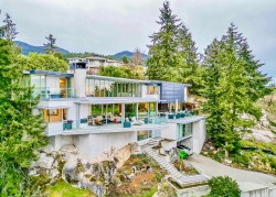 4249A Rockbank Place  West Vancouver, BC V7W 1A8