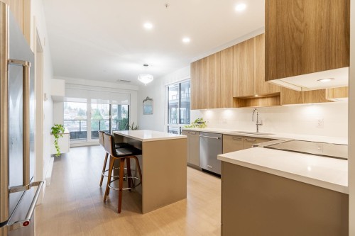 523-7599 15Th Street, Burnaby, BC 