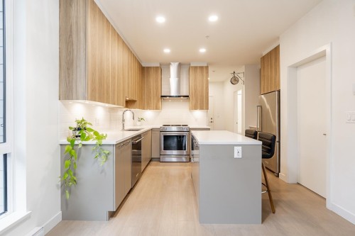 523-7599 15Th Street, Burnaby, BC 