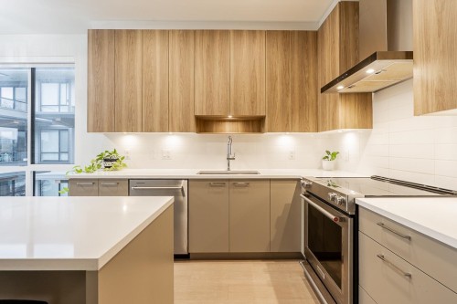 523-7599 15Th Street, Burnaby, BC 