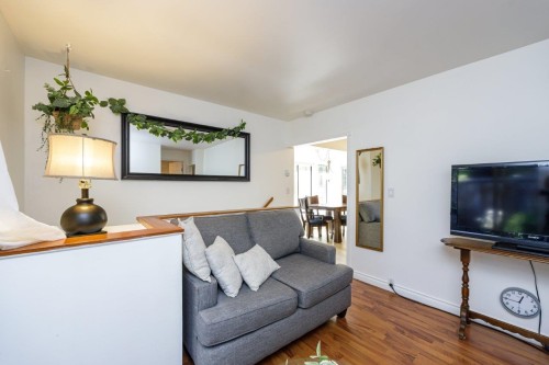 1061 Gladwin Drive, North Vancouver, BC 