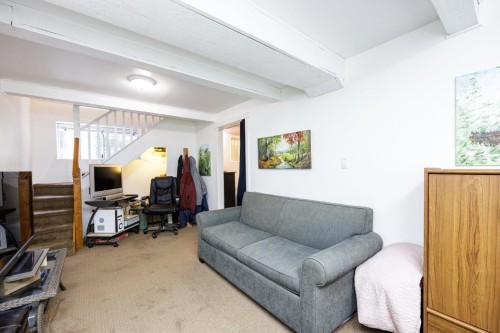 1061 Gladwin Drive, North Vancouver, BC 